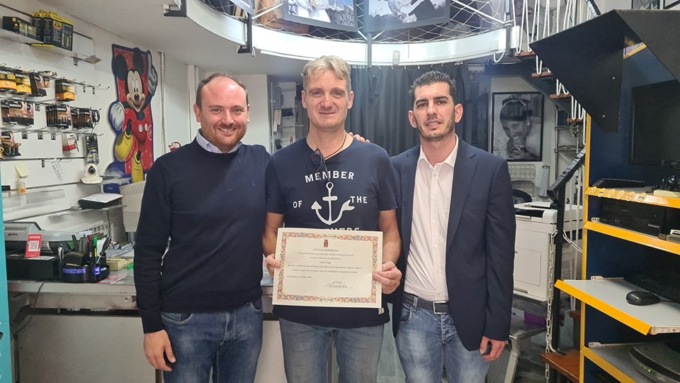 Una targa a Lucio Volpe di Foto Gibelli