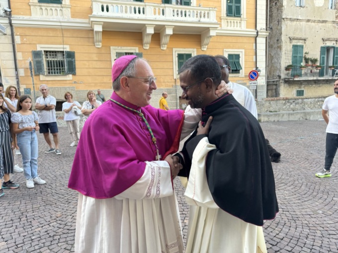Accolto da vescovo e fedeli il nuovo parroco don Gerad
