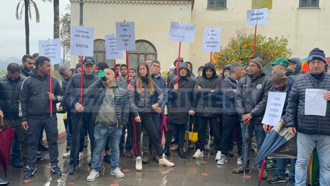 Ambulanti in sciopero contro il Comune: “Paghiamo la Tosap il triplo del dovuto”