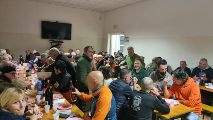 Caccia al cinghiale, battuta straordinaria con oltre 100 partecipanti
