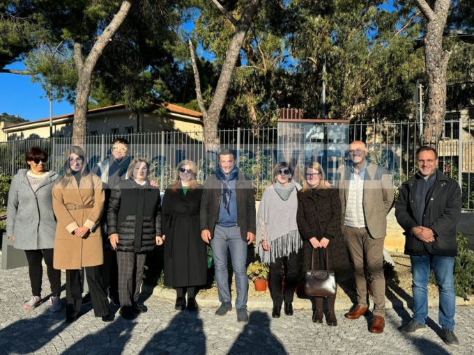 Inaugurata a Vallecrosia una mostra dedicata a Calvino e ai tarocchi