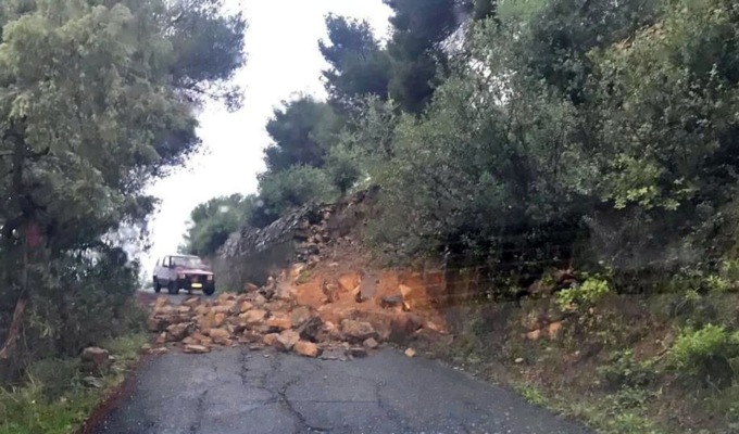 Frana il muro di una fascia a San Bartolomeo al mare
