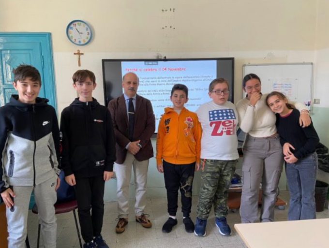 Studenti a lezione con il Colonnello Veglia