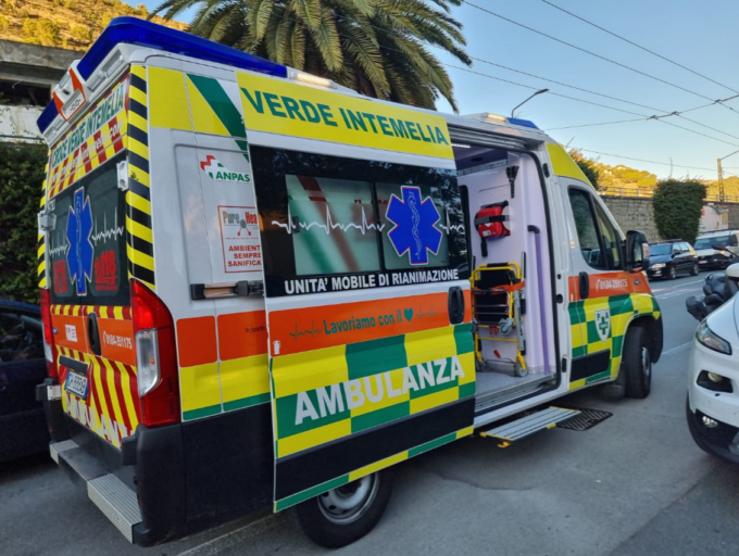 Traffico in tilt per uno scontro moto-fuoristrada