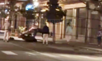 Rissa tra stranieri a Ventimiglia e lo scooter viene scaraventato a terra. Video