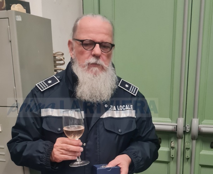 L’ispettore Limon si congeda dalla polizia locale di Bordighera