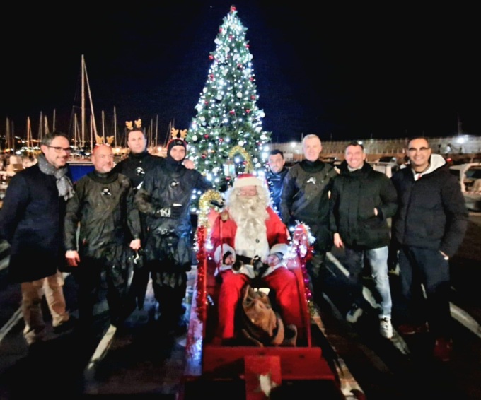 Al porto di Bordighera Babbo Natale arriva dal mare
