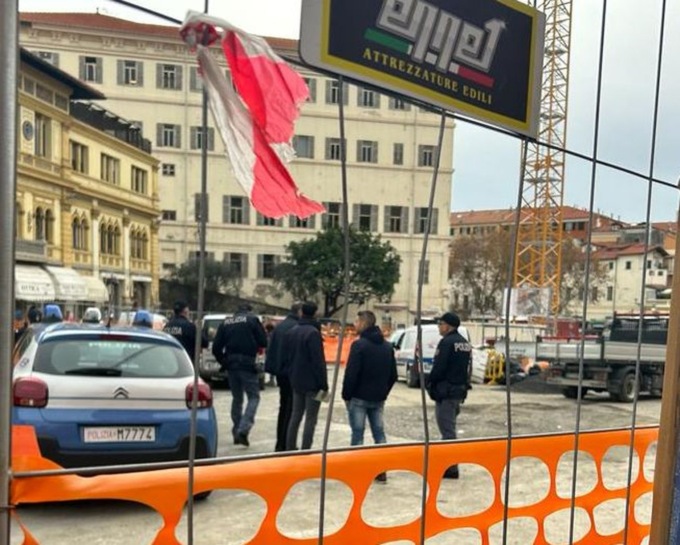 Blitz della Dia e dei carabinieri nel cantiere di piazza Eroi a Sanremo