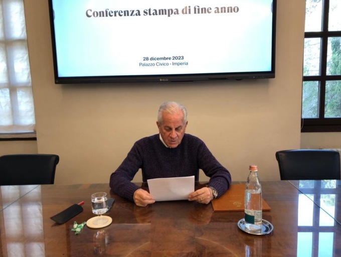 Conferenza di fine anno a Imperia