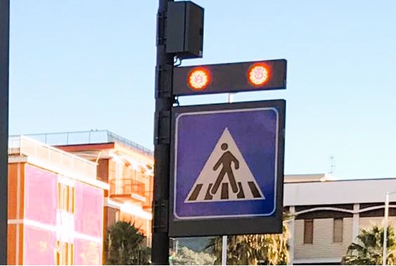Niente illuminazione sugli attraversamenti pedonali