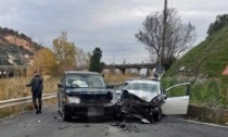 Scontro tra due auto a Ventimiglia: 2 feriti, uno sarebbe incastrato