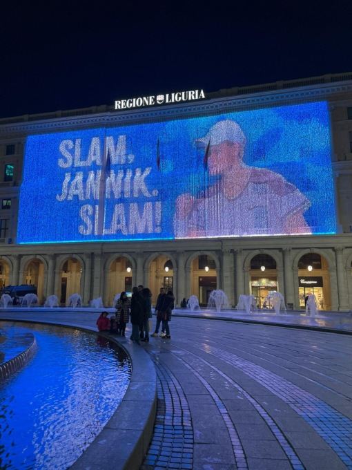 Il palazzo della Regione si illumina per Jannik Sinner
