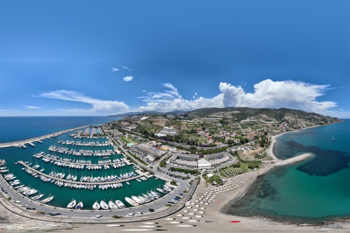 Dopo lavori di restyling riapre l’Hotel Marina degli Aregai