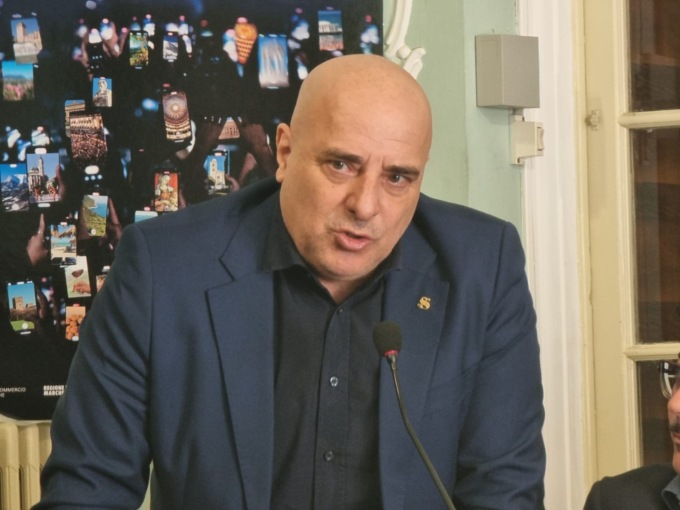 Detenzione fino a 4 anni e mezzo di reclusione per i giornalisti che diffondono notizie false. L’emendamento shock del senatore Berrino