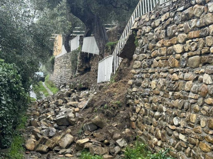 Maltempo: frana a Costa Rossa