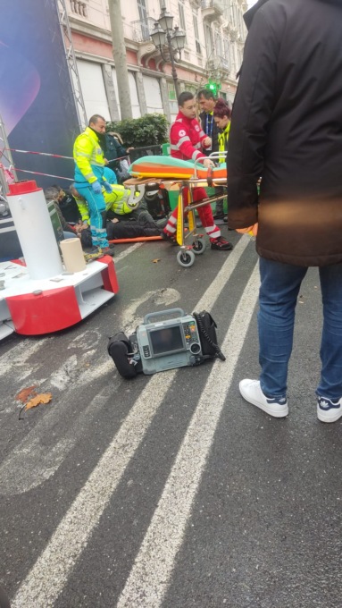 Incidente vicino a CasaSanremo: un operaio cade durante lo smontaggio di un tendone