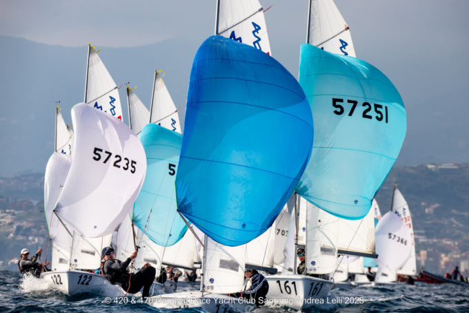 Carnival Race, 200 equipaggi nelle acque tra Sanremo e gli Aregai
