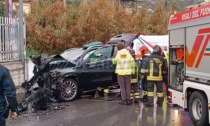 Auto si schianta contro un muro a Sanremo: 3 feriti, uno è grave