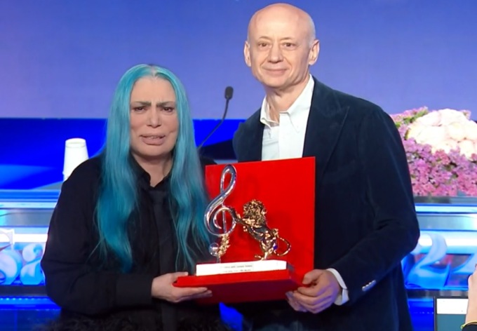 Loredana Berté ritira il premio Mia Martini: “Mimì ce l’abbiamo fatta!”