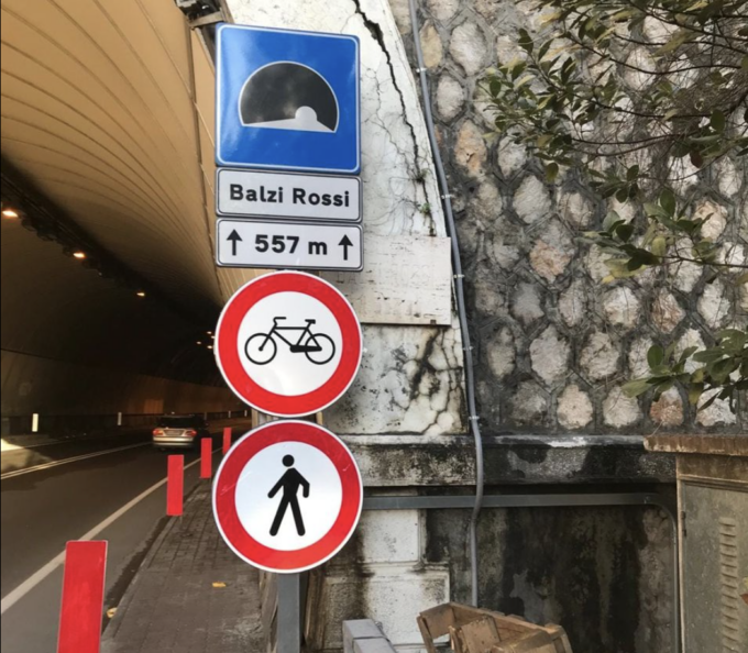 L’ultima galleria che porta a San Ludovico vietata da oggi a bici e pedoni