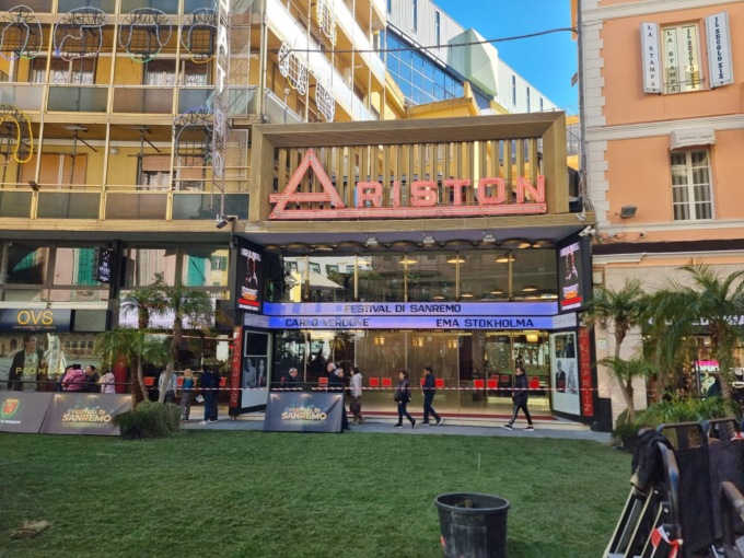 A Sanremo torna il Festival per le riprese della terza stagione di Vita da Carlo