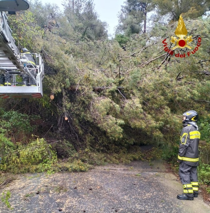 Frana in valle Armea a Sanremo blocca una ventina di abitazioni