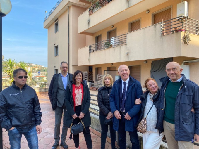 Alessandro Mager in visita ai condomini della “palazzina fantasma”