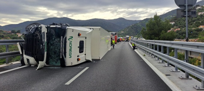 Drammatico schianto in autostrada. Due morti e feriti gravi