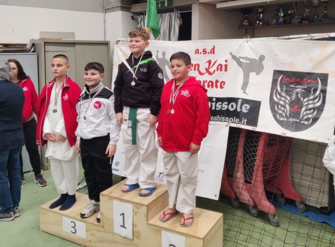 Dieci medaglie per dieci karateka del DKD