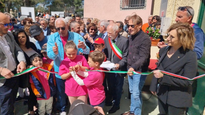 Inaugurato a Perinaldo il nuovo campo sportivo polifunzionale. Foto e video