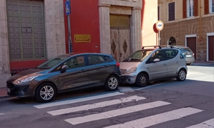 Parcheggi (e vigili urbani) creativi a Imperia