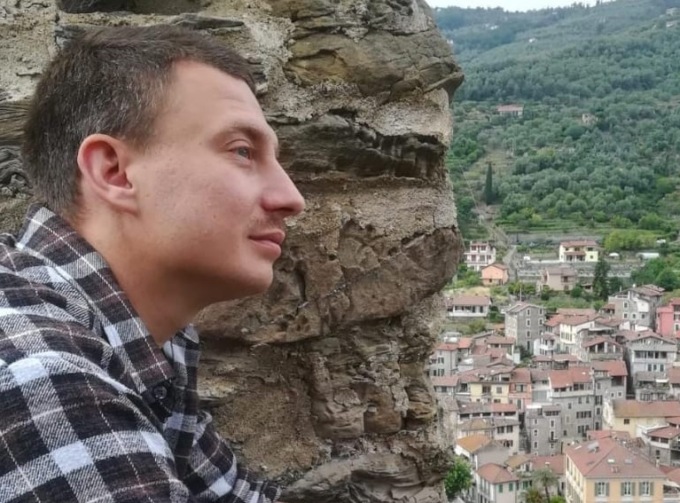 Trovato morto a 33 anni. Giovedì a Sanremo l’addio a Mattia Fratini