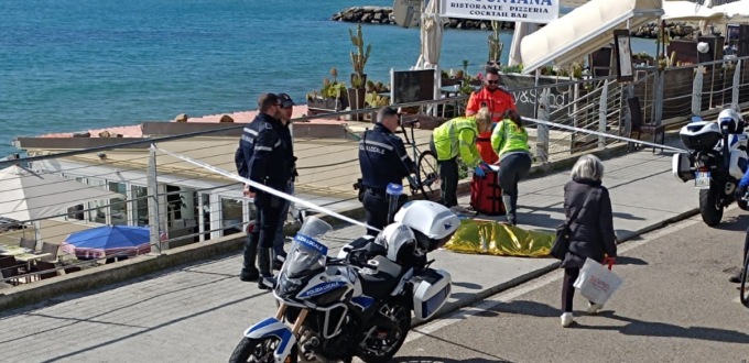 Stroncato da malore in bici, morto uomo di 65 anni