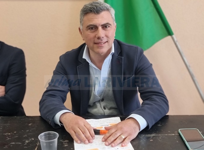 Degrado nel parcheggio di Roverino: l’attacco del consigliere Leuzzi