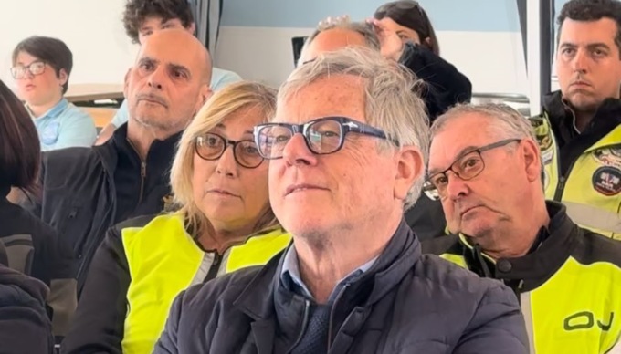 “Caschi rossi sotto lo stesso cielo” per dire No alla violenza contro le donne