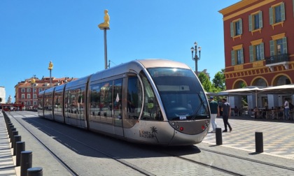Bordighera sulle fiancate del tram di Nizza