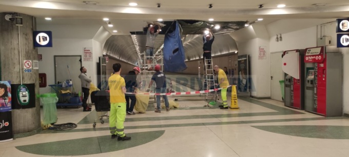 Crollata per il maltempo porzione di controsoffitto alla stazione di Sanremo