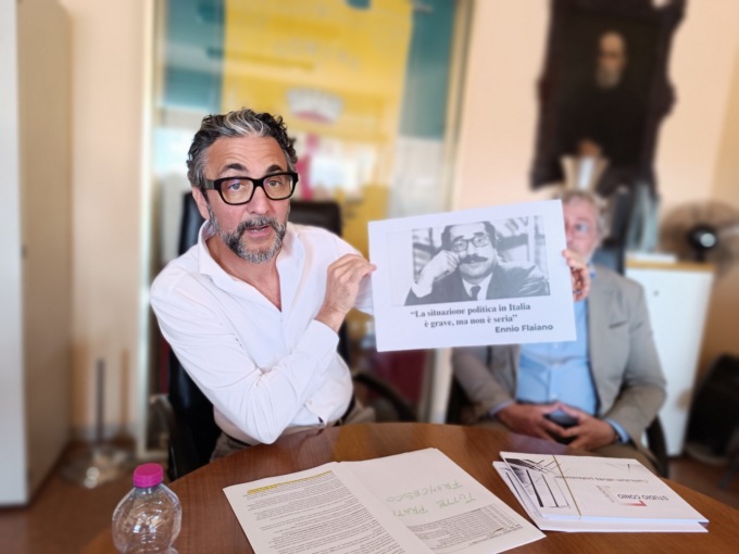 La furia del sindaco Conio: «Basta attacchi beceri a me e alla mia famiglia»