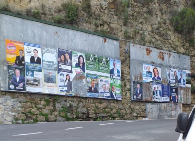 Manifesti strappati per il candidato Roberto Danieli