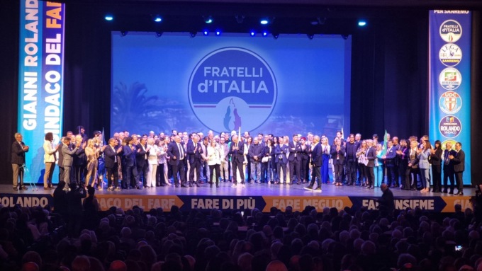 Rolando presenta programmi e candidati all’Ariston