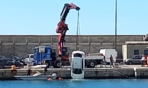 Pesca grossa...il recupero dell'auto finita in acqua a Porto Vecchio