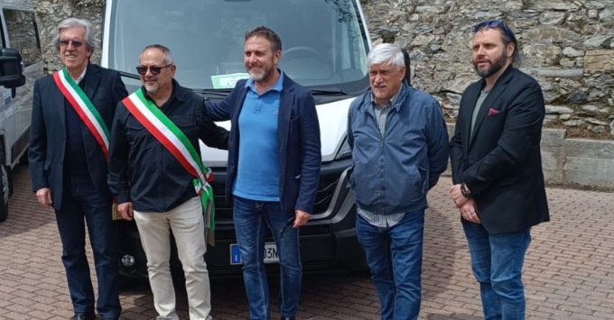 Consegnati a Triora nuovi scuolabus per Valle Argentina e Armea