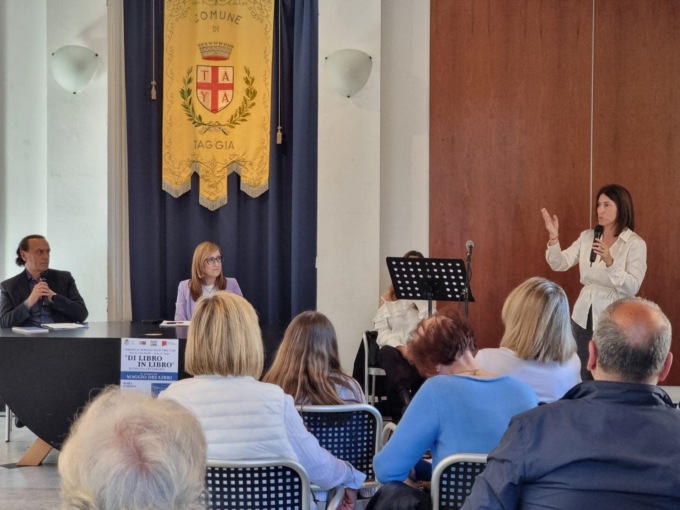 Mara Pardini a Villa Boselli per la presentazione del suo libro in versi