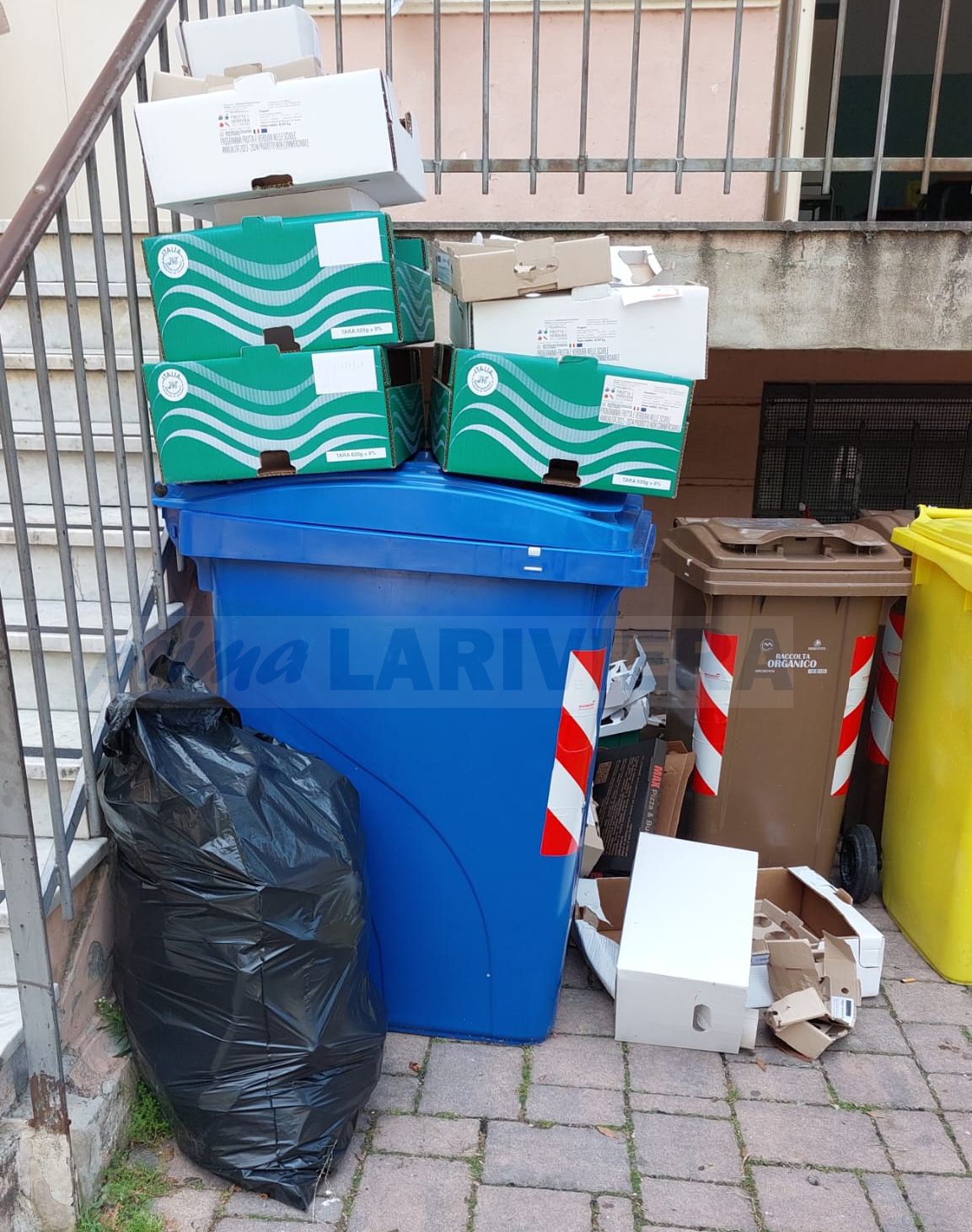 scuole via chiappori rifiuti spazzatura ventimiglia