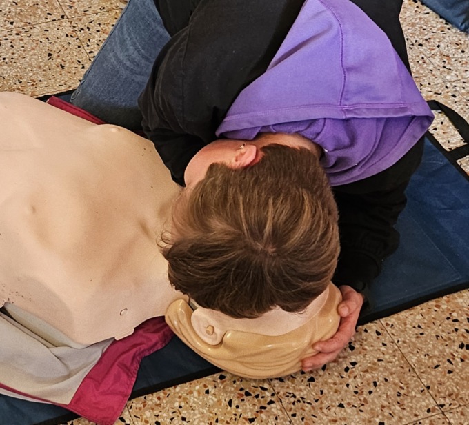 Alunni diventano militi della Croce Bianca per un giorno