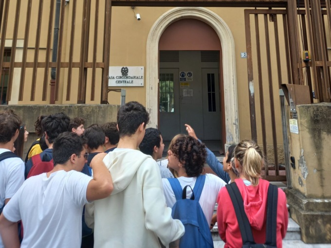 Ragazzi delle medie in visita al carcere di Imperia
