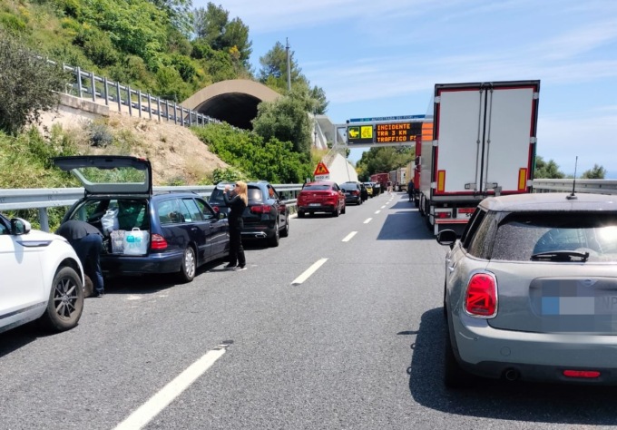 Code chilometriche tra Francia e Italia per un incidente