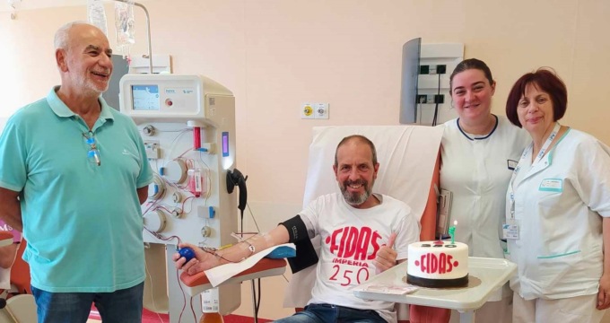 Fidas: Il sovraintendete della polizia locale Garibaldi festeggia la 250° donazione