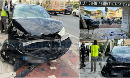 Auto si schianta contro dehor bar-tabacchi, clienti in fuga da un tavolo