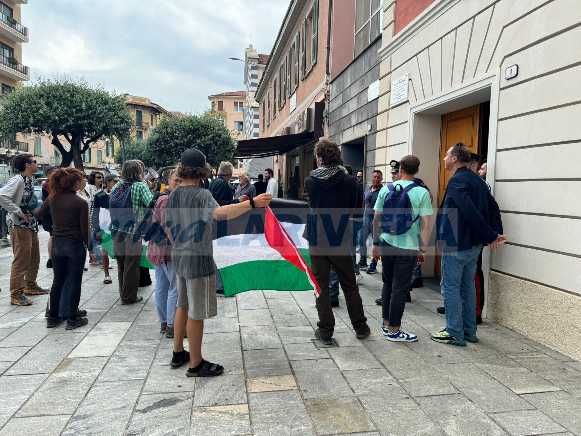 manifestazione pro palestina ventimiglia 6 giugno 2024 biblioteca civica david elber scrittore israele 1